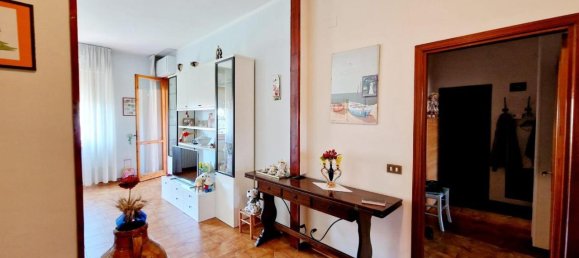 4 rooms Apartment in Campi Bisenzio, Italy No. 36166 4