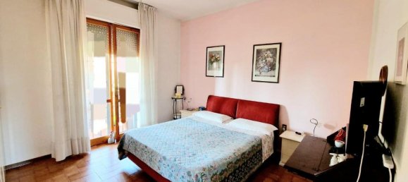 4 rooms Apartment in Campi Bisenzio, Italy No. 36166 16