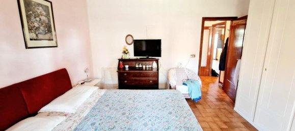 4 rooms Apartment in Campi Bisenzio, Italy No. 36166 17