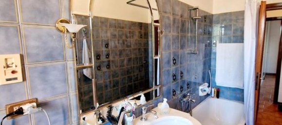 4 rooms Apartment in Campi Bisenzio, Italy No. 36166 26