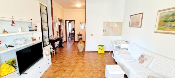 4 rooms Apartment in Campi Bisenzio, Italy No. 36166 3
