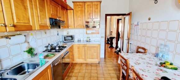 4 rooms Apartment in Campi Bisenzio, Italy No. 36166 7