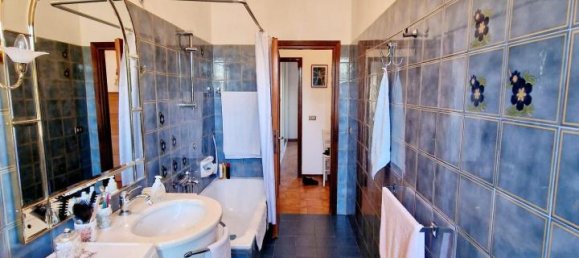 4 rooms Apartment in Campi Bisenzio, Italy No. 36166 25