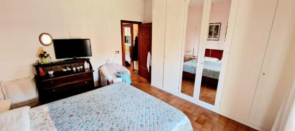 4 rooms Apartment in Campi Bisenzio, Italy No. 36166 18