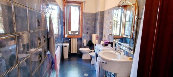 4 rooms Apartment in Campi Bisenzio, Italy No. 36166 27