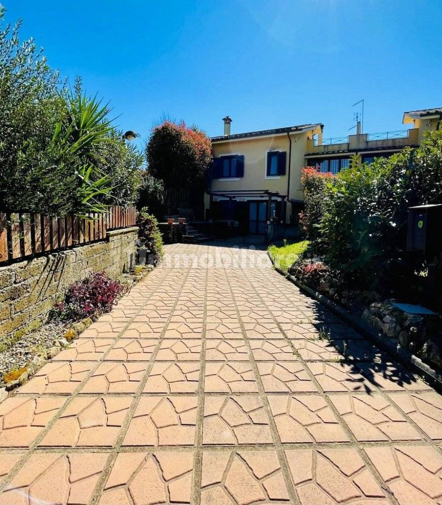 4 bedrooms Villa in Bracciano, Italy No. 11113