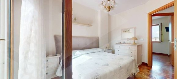 4-Zimmer Haus in Melito di Napoli, Italy, Nr. 18499 18