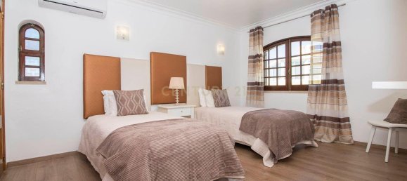 4 bedrooms House in Guia, Portugal No. 107510 19