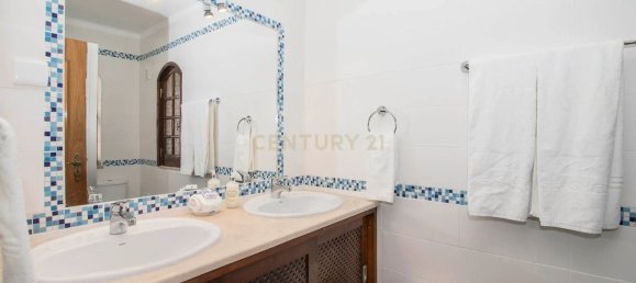 4 bedrooms House in Guia, Portugal No. 107510 25