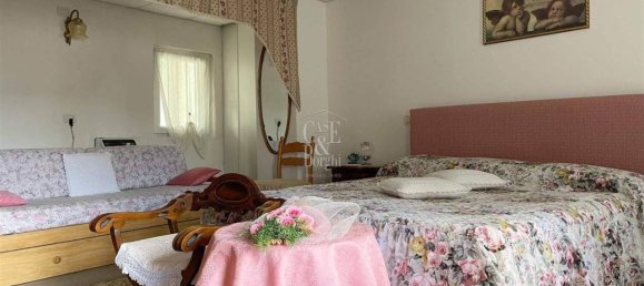 8 rooms House in Romagnese, Italy No. 32817 7