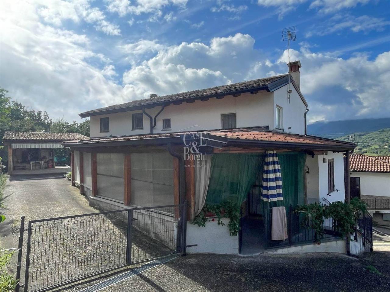8 rooms House in Romagnese, Italy No. 32817
