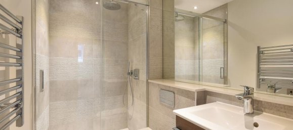 2 bedrooms Apartment in Esher, United Kingdom No. 9943 8