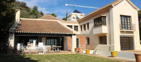 4 bedrooms Villa in La Quinta, Spain No. 147506 4