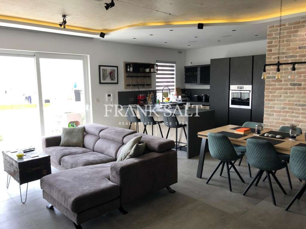 Квартира с 3 спальнями в Бальцан, Мальта № 9522