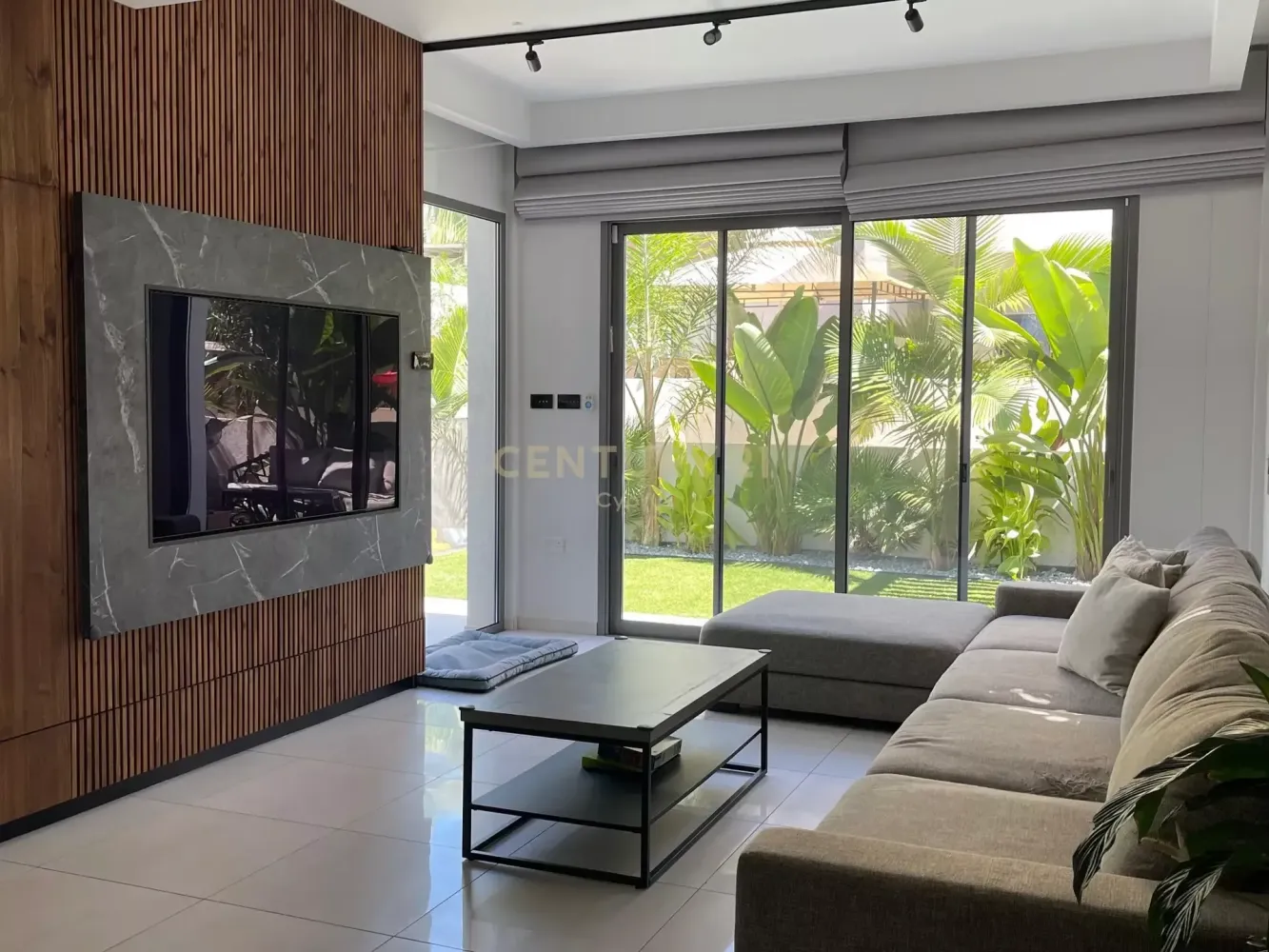 Вилла с 3 спальнями в Агиос Тихонас, Кипр № 5786