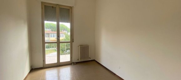 3 rooms Apartment in Ravenna, Italy No. 273081 4