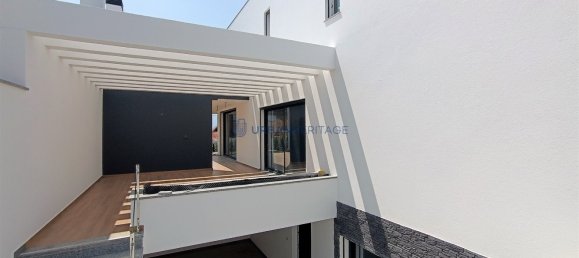 4 bedrooms Townhouse in Cascais, Portugal No. 124258 12