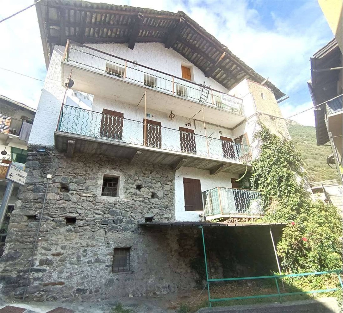 2 bedrooms Apartment in Donnas, Italy No. 347772