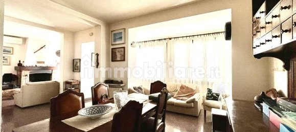 Villa de 3 dormitorios en Peschiera del Garda, Italy No. 226542 3