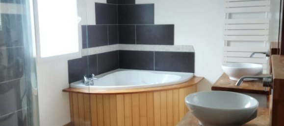 3 bedrooms House in Mayenne, France No. 360543 5