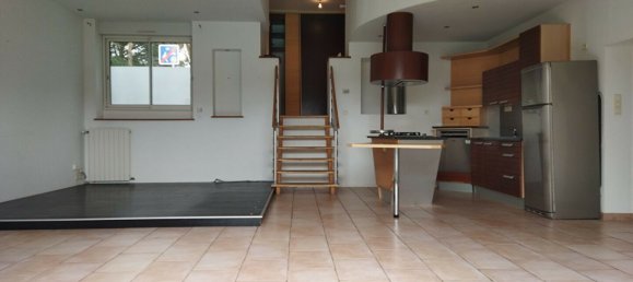 3 bedrooms House in Mayenne, France No. 360543 3