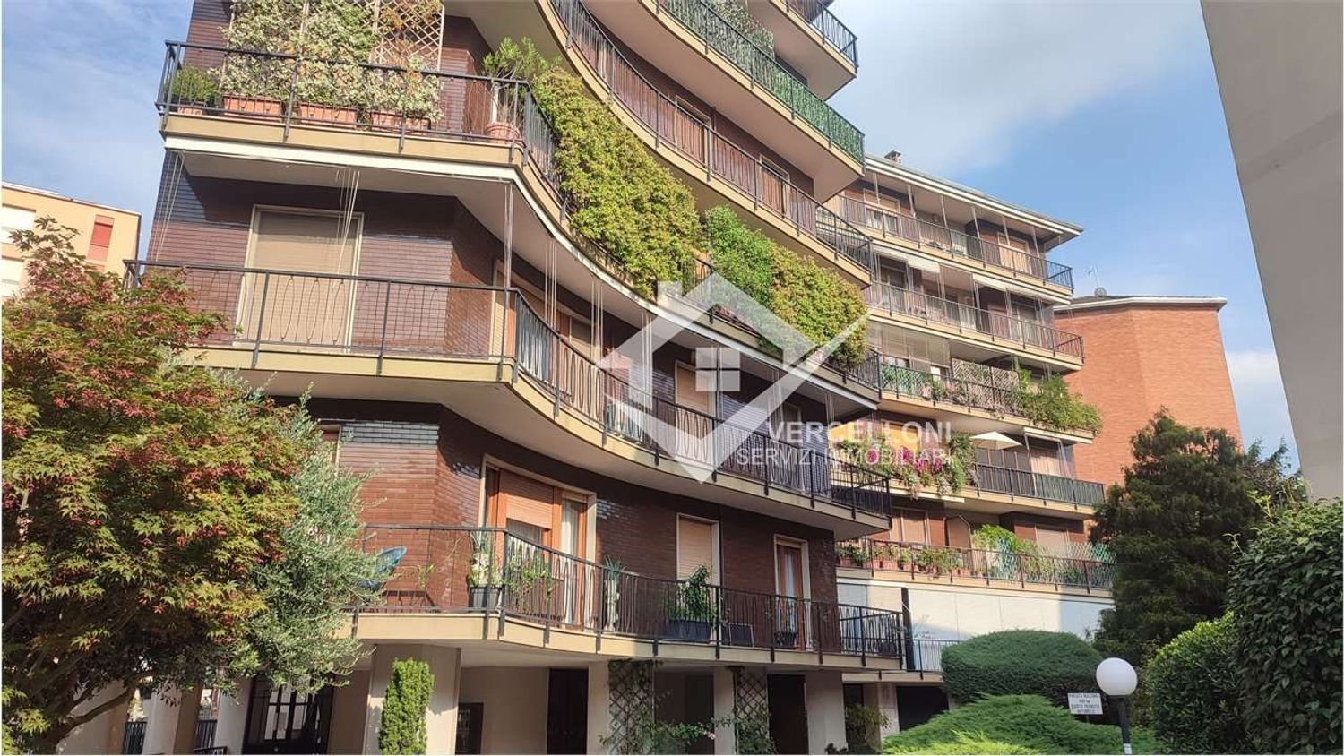 5-Zimmer Wohnung in Novara, Italy, Nr. 297094