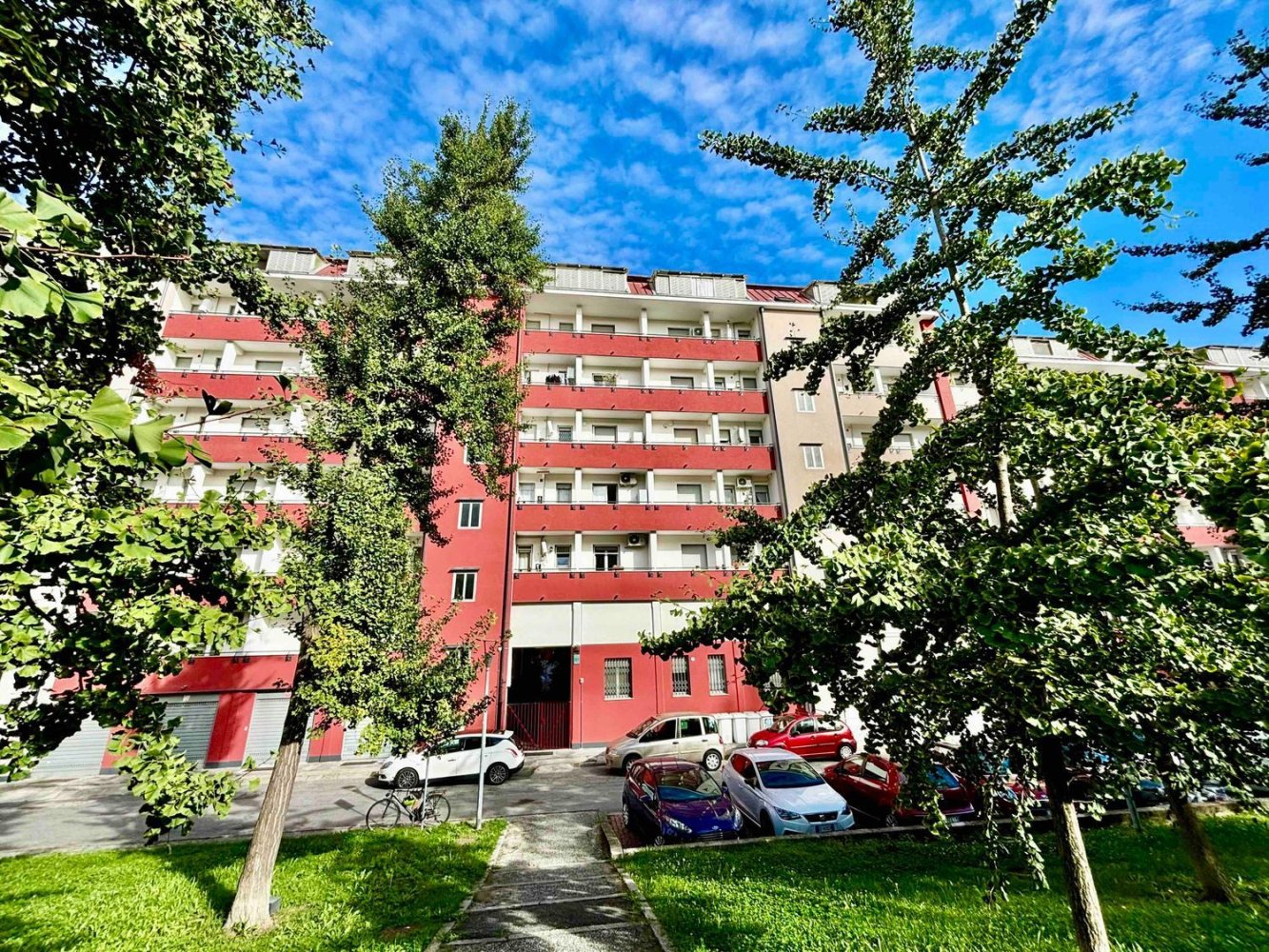 3 rooms Apartment in Milan, Italy No. 338173