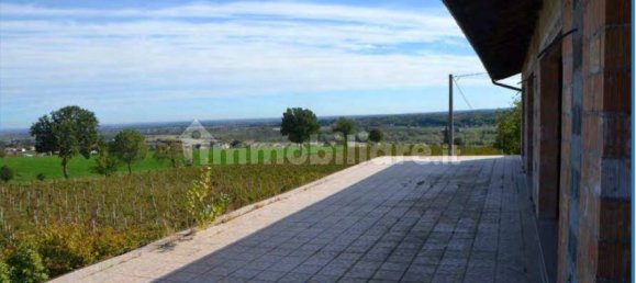 4 bedrooms Apartment in Vigolzone, Italy No. 226490 9