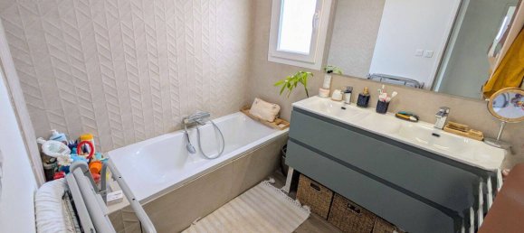 3 Schlafzimmer Haus in Sollies-Pont, France, Nr. 329031 8