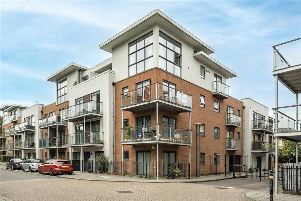 1 bedroom Apartment in Hither Green, United Kingdom No. 10103