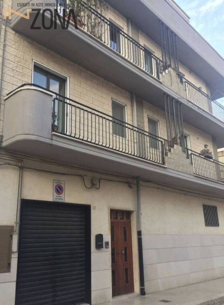 Квартира с 3 спальнями в Чериньола, Италия № 36382