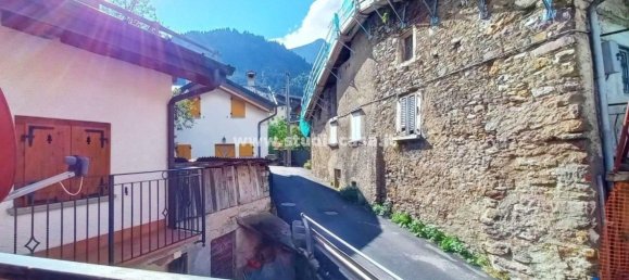 Дом с 7 комнатами в Вальбондионе, Италия № 75122 9