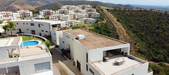 3 bedrooms Penthouse in Marbella, Spain No. 131075 2