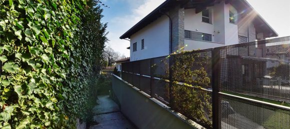 3 bedrooms Apartment in Capiago Intimiano, Italy No. 326700 7