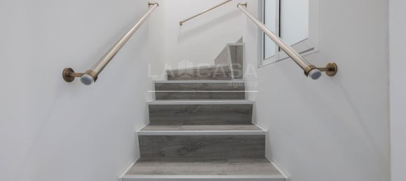 Apartamento de 4 dormitorios en Madrid, Spain No. 171569 12