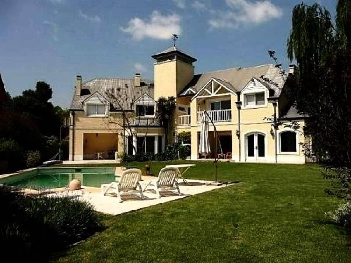 Casa de 4 dormitorios en Tigre, Argentina No. 3899