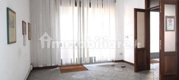 Propiedad comercial de 4 habitaciónes en Legnano, Italy No. 74595 4