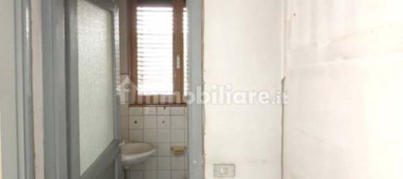Propiedad comercial de 4 habitaciónes en Legnano, Italy No. 74595 12