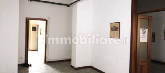 Propiedad comercial de 4 habitaciónes en Legnano, Italy No. 74595 8