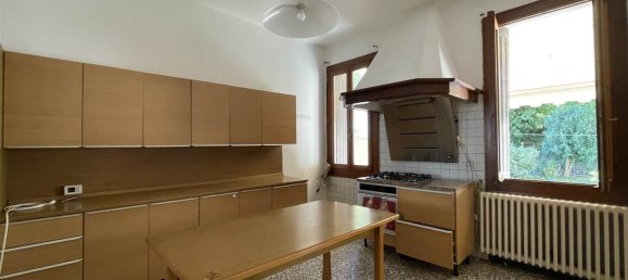 4 bedrooms Villa in Portogruaro, Italy No. 330067 8