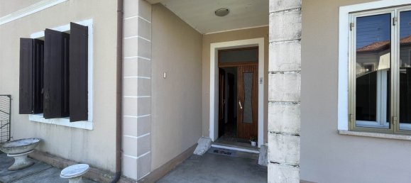 4 bedrooms Villa in Portogruaro, Italy No. 330067 2