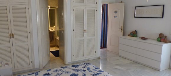 Villa de 5 dormitorios en Marbella, Spain No. 96111 34