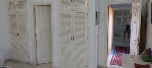 Villa de 5 dormitorios en Marbella, Spain No. 96111 38