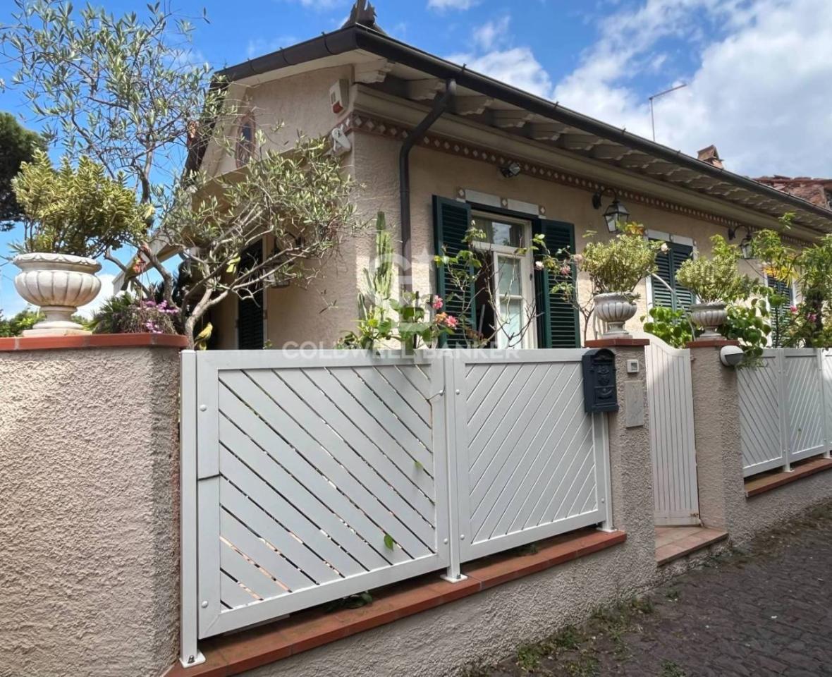 4 rooms Villa in Forte dei Marmi, Italy No. 104006