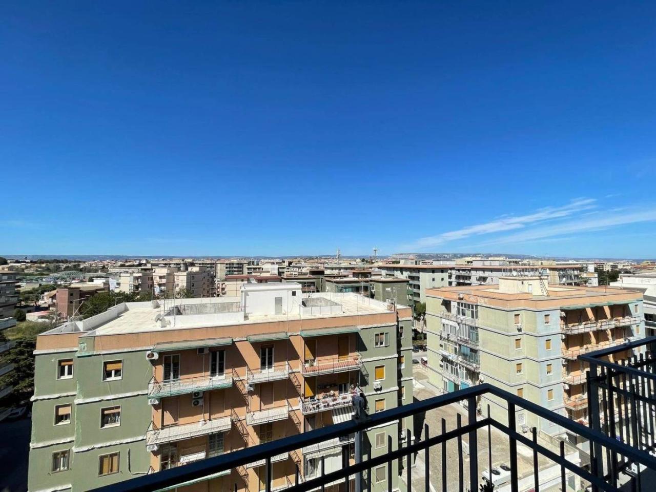 Apartamento de 4 habitaciónes en Syracuse, Italy No. 242070