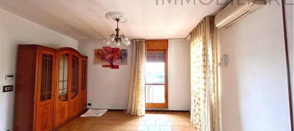 4 rooms Apartment in Vignola, Italy No. 29603 2