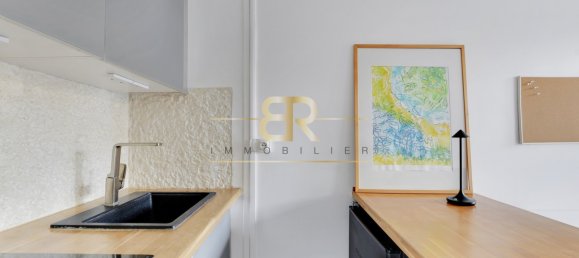 Studio in Paris, France No. 163124 11