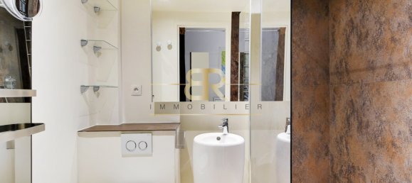 Studio in Paris, France No. 163124 12