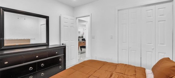 4 dormitorios villa en venta en Miami, Miami-Dade, Florida, USA № 615954 5