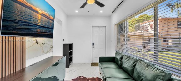 4 dormitorios villa en venta en Miami, Miami-Dade, Florida, USA № 615954 9